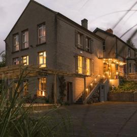 Wicklow House for Large Group with Valley Views and Sauna, hôtel à Rathdrum