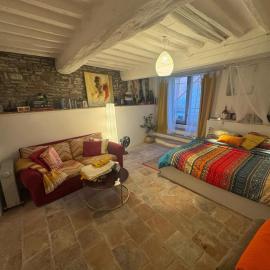 Authentic Tuscan Studio in Lucca with Private Patio