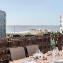 Spacious Seafront Residence - Family Friendly