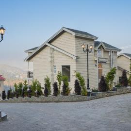 ELIVAAS privé The Royce Daisy Ultra-Luxe 4 BHK Villa with Pvt Heated Pool, Jacuzzi, Steam Room & Hill Views