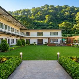 Qcent Bairagarh Resort Rishikesh, hotel sa Mohan Chatti