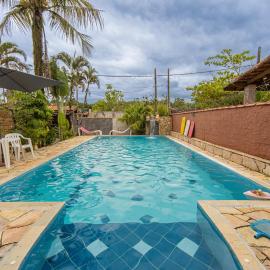 Casa com Piscina a 400m da Praia de Boraceia
