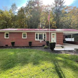 Great location! Creekside Home near Mountain City, Laurel Bloomery, Damascus, hotel v destinaci Mountain City