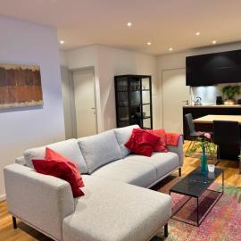 Top Apartment in Kranenburg - central & quiet - terrace and large windows - incl parking, fast WiFi, Box-Spring bed, washer & dryer, Netflix，克能堡的飯店