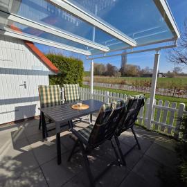 Ferienhaus Seemöwe mit Deichblick Butjadingen-Burhave, hotel a Burhave