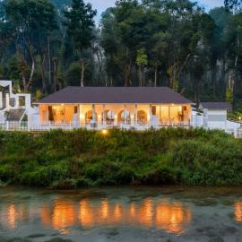 StayVista at Mudra Tattva - Pvt Pool,Lawn,Jacuzzi 2BR Luxury Rooms, hotel v mestu Suntikoppa