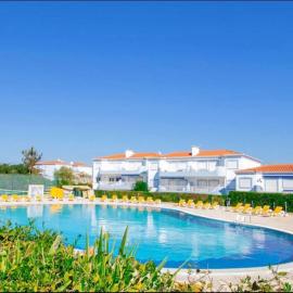 Oasis Park Resort Condo, Pool & Jacuzzi, Free Parking, hotel in Portimão