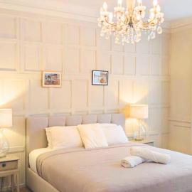 West Pallant Georgian Townhouse in City Centre with Courtyards, BBQ & Log Burners - Dogs Welcome! Chichester Holiday Properties