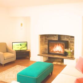 West Pallant Georgian Townhouse in City Centre with Courtyards, BBQ & Log Burners - Dogs Welcome! Chichester Holiday Properties