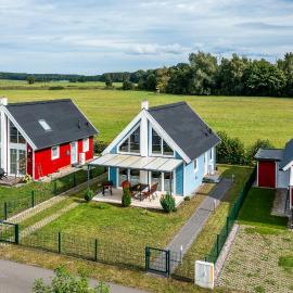 Komfortables Ferienhaus mit Feldblick und Hafen, hotel in Wandlitz