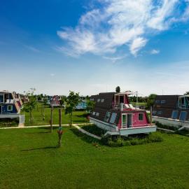 Bungalow Marina Azzurra، فندق في لينانو سابيادورو