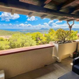 Panoramic SEA VIEW apartments in Cugnana, hotel i Cugnana Verde
