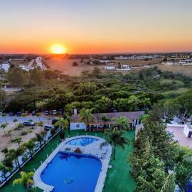 Bungalows & Glamping Conil Playa, hotel i Conil de la Frontera