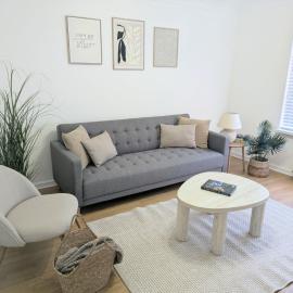 Modern 2-Bedroom Home Sleeps 6 with Parking & Garden