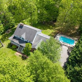 15 Minutes to Asheville! Spacious 7BR Luxury Home | Pool | Hot Tub | Game Room, Hotel in Leicester