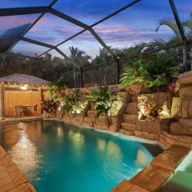 Coral Falls-Private Resort-Style Retreat with Pool, Spa, Tiki Hut, hotel sa Cape Coral