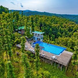 Green Peak Resorts, hotel in Baitarāni
