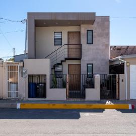 New Downtown Apt for 2, 5 min to the Beach and DT, WIFi and AC