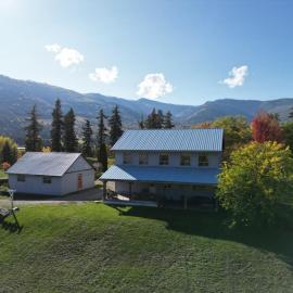 Relaxing Blue House in the country 8 min to Lake, hotel in Sorrento