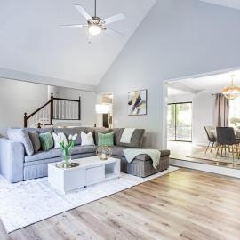 Marietta's Little Hideaway with cinema & game room، فندق في ماريتا
