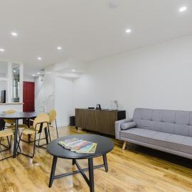 Bright 2BD Maisonette - Kennington!, מלון בלונדון