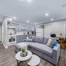 Casa Hotels College Stylish Suite Near Trinity Bellwoods & Little Italy