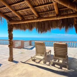 Recently Updated Beachfront Home Casa Neblina