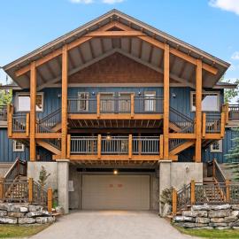 2BR Condo at The Aspens BBQ plus Terrace Views、ゴールデンのホテル