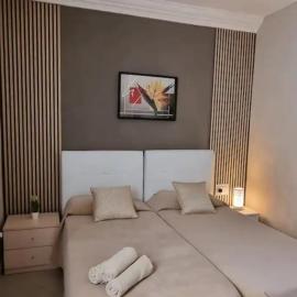 Private room with bathroom close to Valletta, hotel en Hamrun