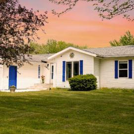 Kevins Place near PawPaw Lake, Hotel in Watervliet