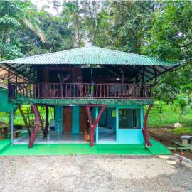 Sloth House Rio Celeste, hotel in Rio Celeste