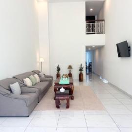 Spacious 5BR Townhouse in Central Phnom Penh, hotel em Phnom Penh