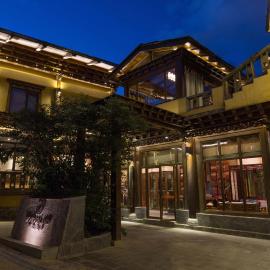 Shangri-La Moon Tibetan Boutique Hotel