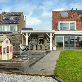 Cozy Home In Bunschoten-Spakenbu With Sauna, хотел в Eemdijk