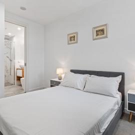 A-Min Walk to Oakleigh Station 2BR with Parking