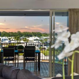 Sunset Stunner Marina Views, מלון בLarrakeyah