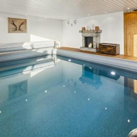 Suite4you Erlen l Privater Indoorpool ganzjährig beheizt & Sauna l 10min zum Bodensee, Parkplatz & WLAN, hotel a Erlen