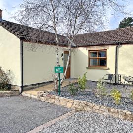 Rose Cottage - Uk51373، فندق في Winston