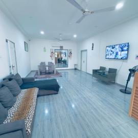 Rakka Guest House, hotell i Adentan
