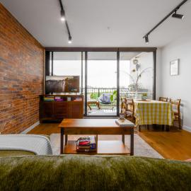 Loft Style Brunswick Retreat - 2BR, Balcony, Wifi & Cafes