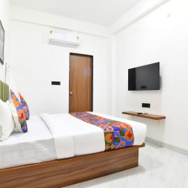 FabHotel The Backyard Bowl, hotel di Indore