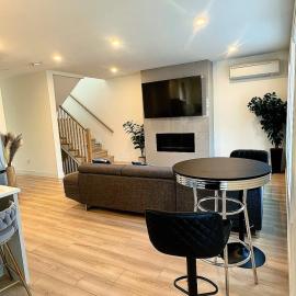 Bear Mountain Victoria Luxury 4BR Home 6 to 10 Guests, hotel a Langford