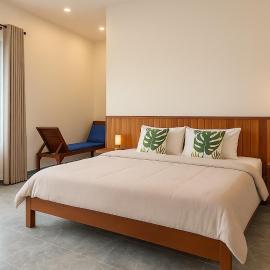Private Bungalow by Large Salt Water Pool & Jacuzzi, Fast WIFI & Garden, hotel a Phumĭ Kruŏs