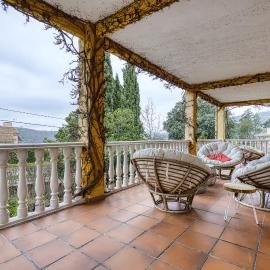 Chalet a 45min de Madrid ideal para familias hasta 12 personas, Hotel in Robledo de Chavela