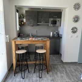 LAVANDE studio 4 personnes, hôtel à Château-Arnoux-Saint-Auban
