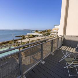 Island's Edge- Moments from Hamworthy Beach and Park