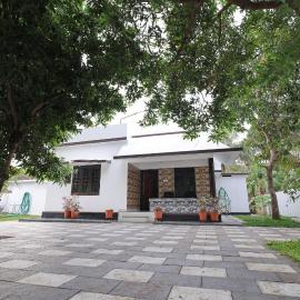 Adam house, Near Kappil Beach, Varkala, Kerala, hotelli kohteessa Kappil
