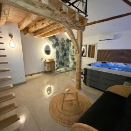 Le Domaine du Moulin Montagot, hotel u gradu La Bâtie-Montgascon