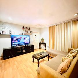 Feel at Home Polomolok WiFi 300mbps Netflix 75in TV, hotel em Polomolok