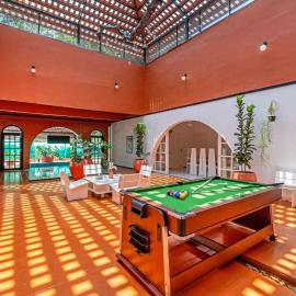 4BHK Heritage Court Estate Villa Heated Pool-Coorg、Suntikoppaのホテル
